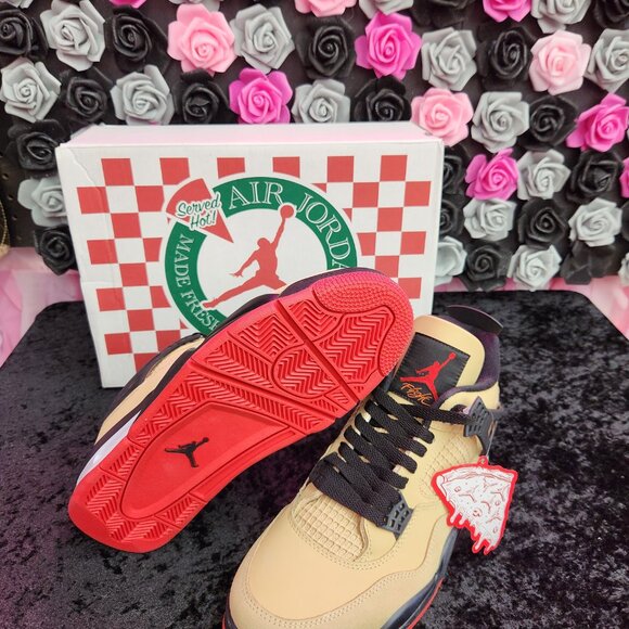 Athletic_Shoes